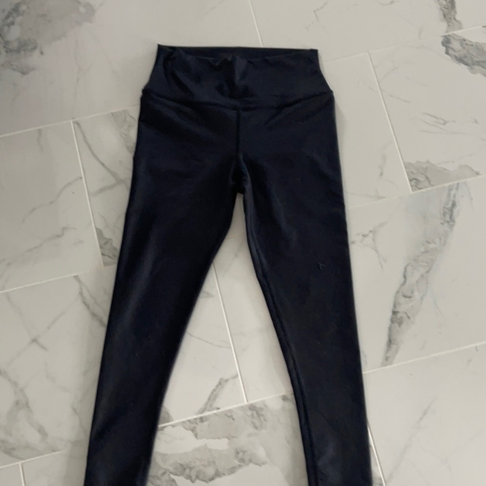 Solid black Alo leggings size medium